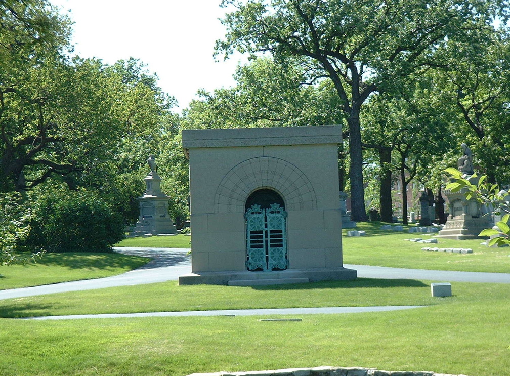 graceland cemetery 2001-05-19 45e.jpg