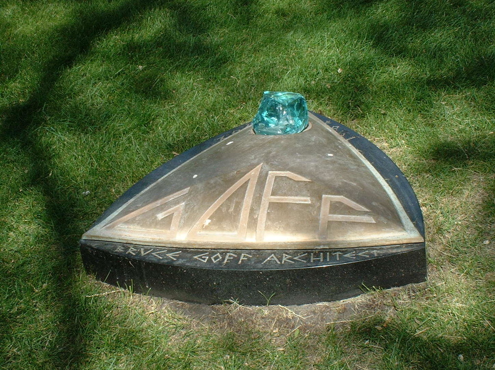 graceland cemetery 2001-05-19 53e.jpg