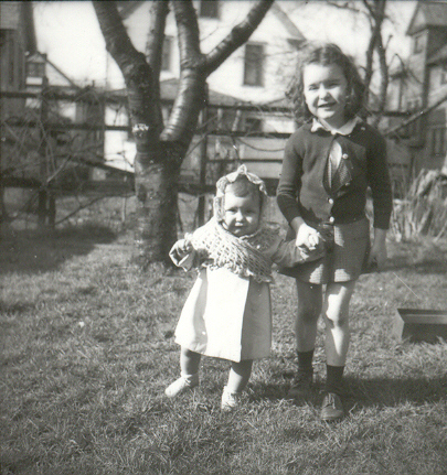Linda_and_Joanie_ca_1947_backyard_of_35_Penfield_Ave.jpg